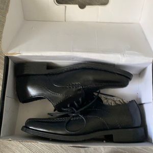 Dress shoes